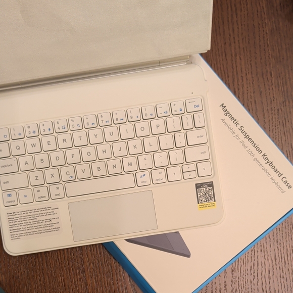 Runelk Magnetic Suspension Keyboard Case - White